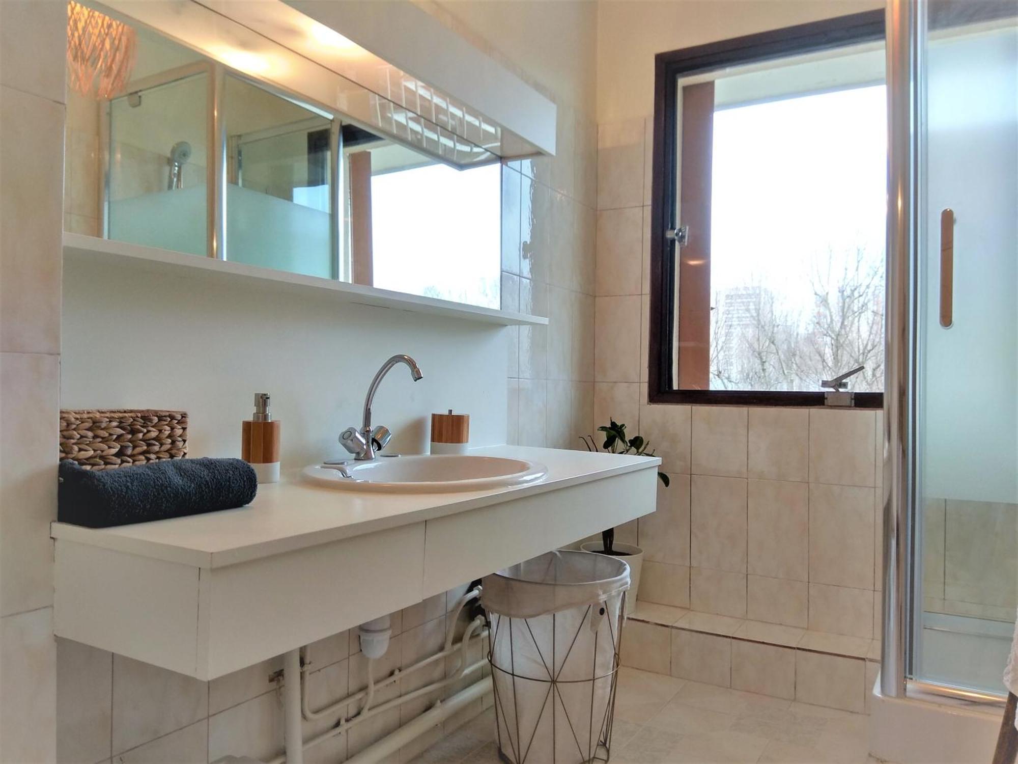 Budget Apart With Balcony And Great View Saint-Denis  Bagian luar foto