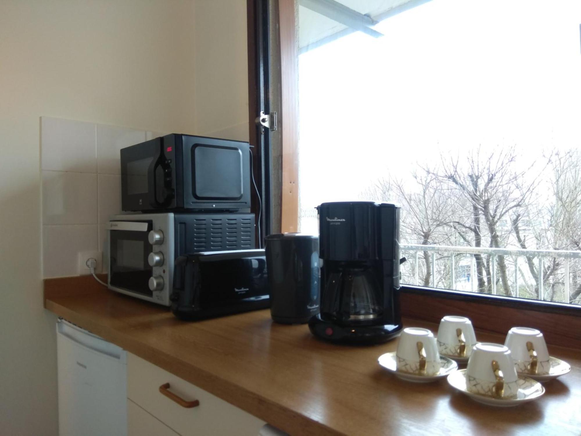 Budget Apart With Balcony And Great View Saint-Denis  Bagian luar foto