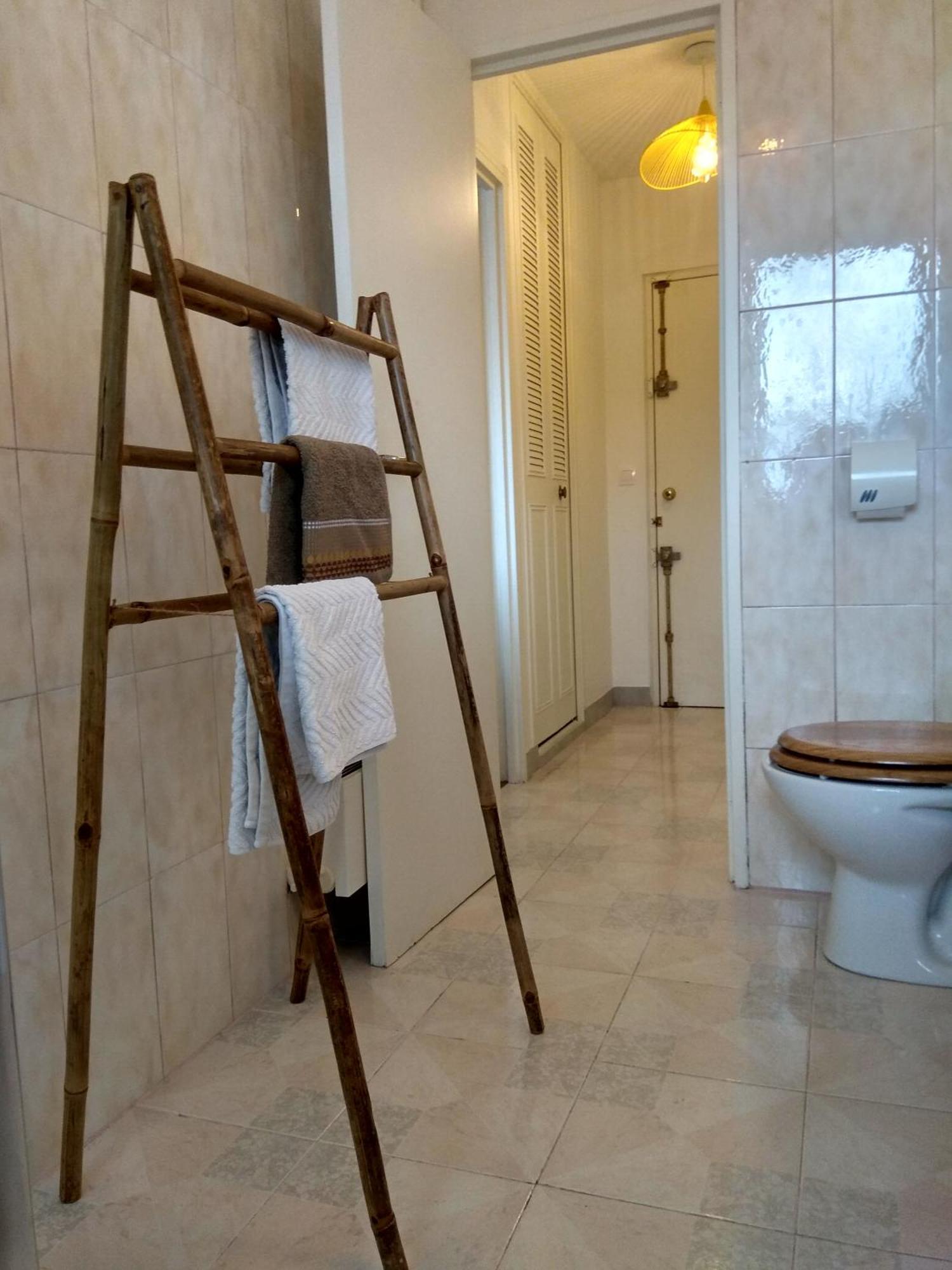 Budget Apart With Balcony And Great View Saint-Denis  Bagian luar foto