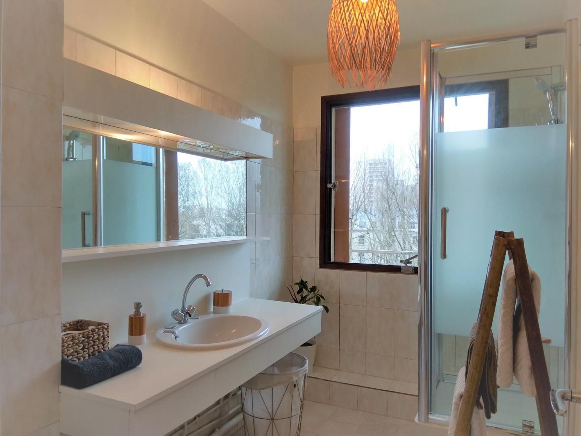 Budget Apart With Balcony And Great View Saint-Denis  Bagian luar foto